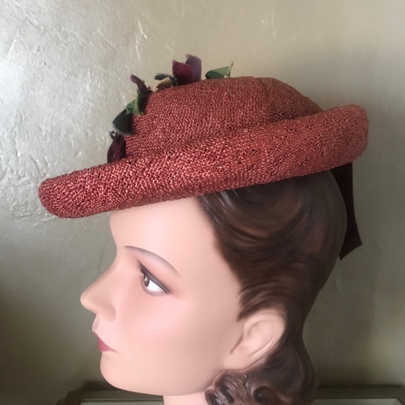 DELIGHTFUL1930S\' SALMON COLORED STRAW HAT WITH MULTI COLORED GROSGRAIN BOWS main image 9